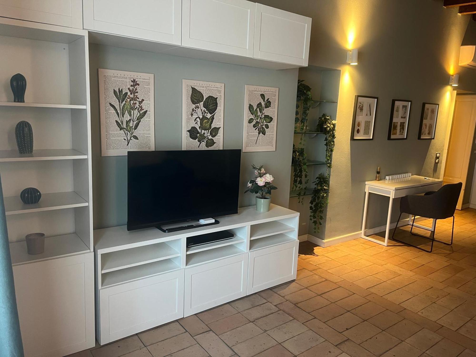 Navigli Darsena - Luxury Apartment With Balcony, Milan